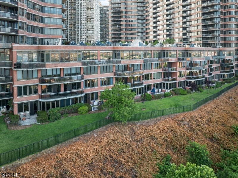 100 Carlyle Drive VG6