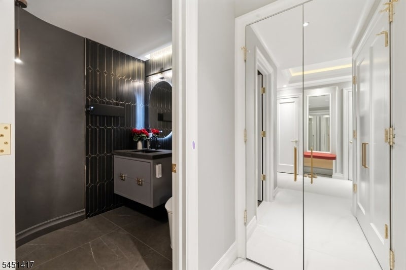 100 Carlyle Drive VG6