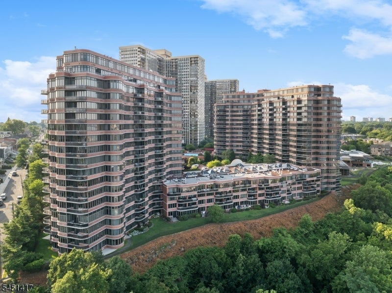 100 Carlyle Drive VG6