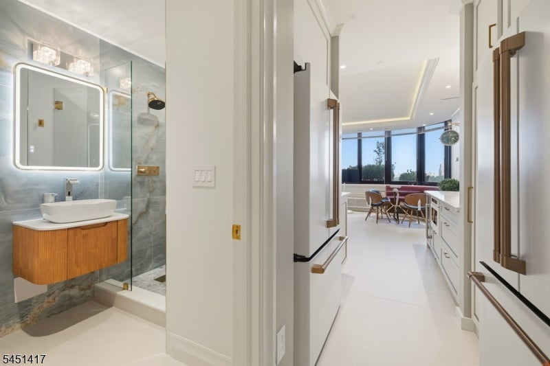 100 Carlyle Drive VG6