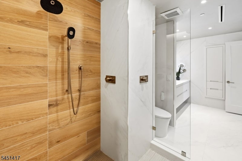 100 Carlyle Drive VG6