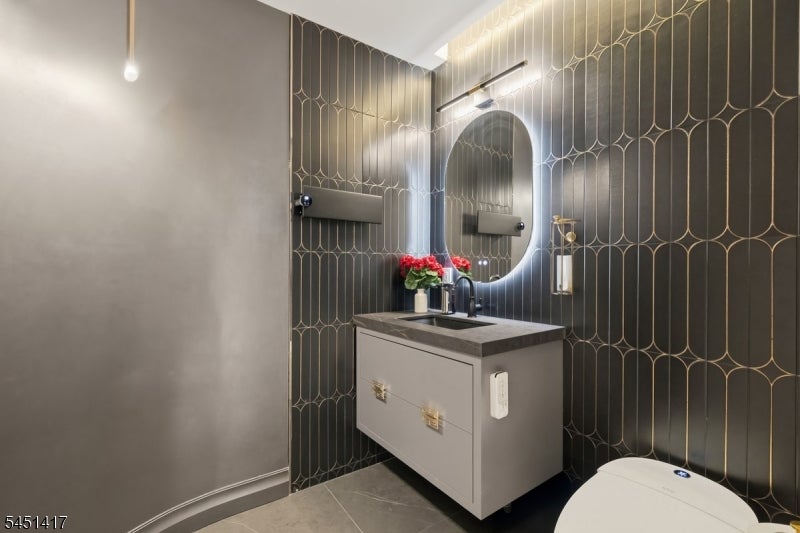 100 Carlyle Drive VG6