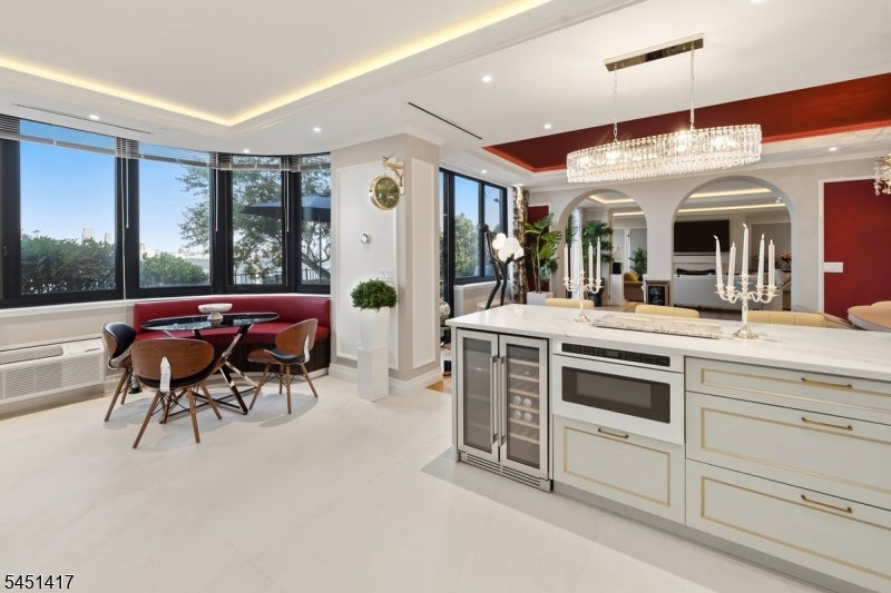 100 Carlyle Drive VG6