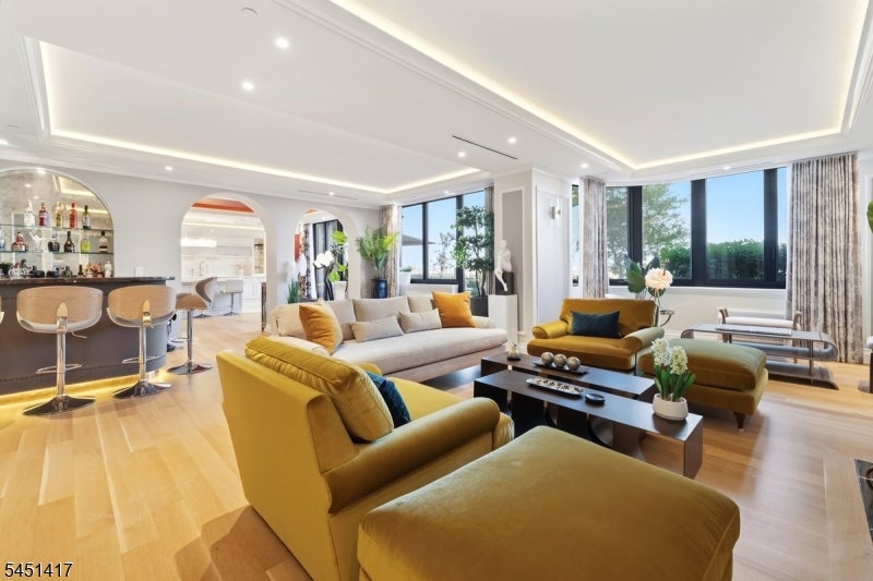 100 Carlyle Drive VG6