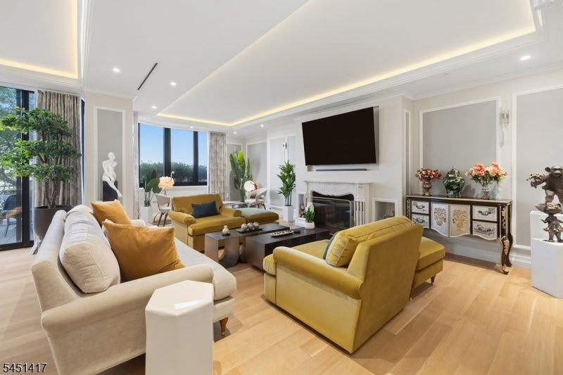 100 Carlyle Drive VG6