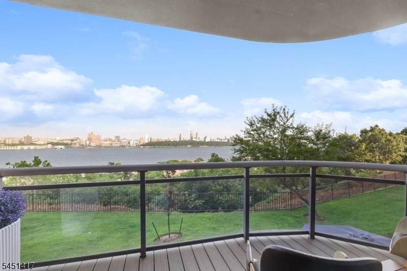 100 Carlyle Drive VG6