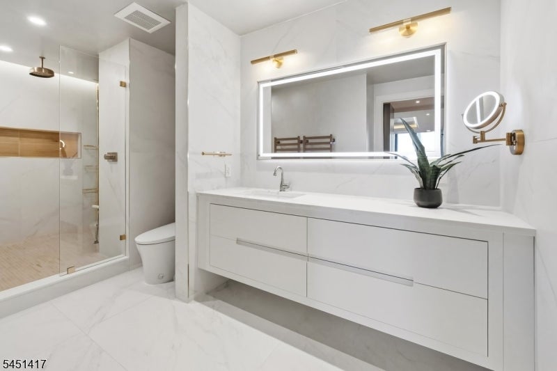 100 Carlyle Drive VG6