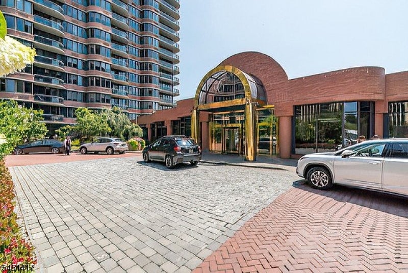 100 Carlyle Drive VG6