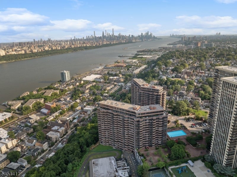 100 Carlyle Drive VG6