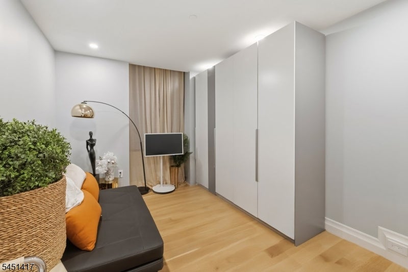 100 Carlyle Drive VG6