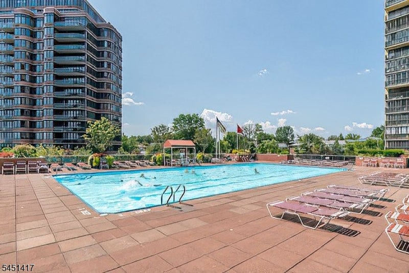 100 Carlyle Drive VG6