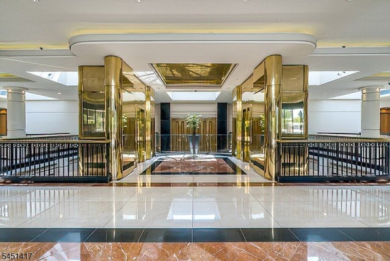 100 Carlyle Drive VG6