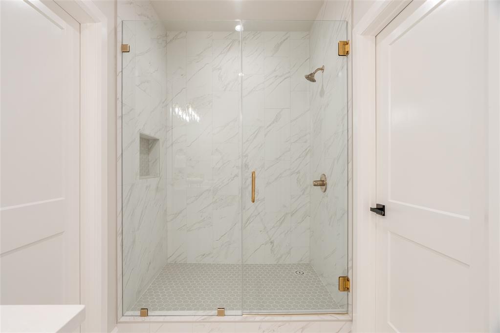 15016 Annecy Boulevard