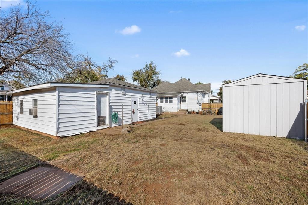 1623 W Washington Avenue