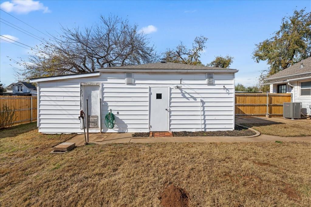 1623 W Washington Avenue