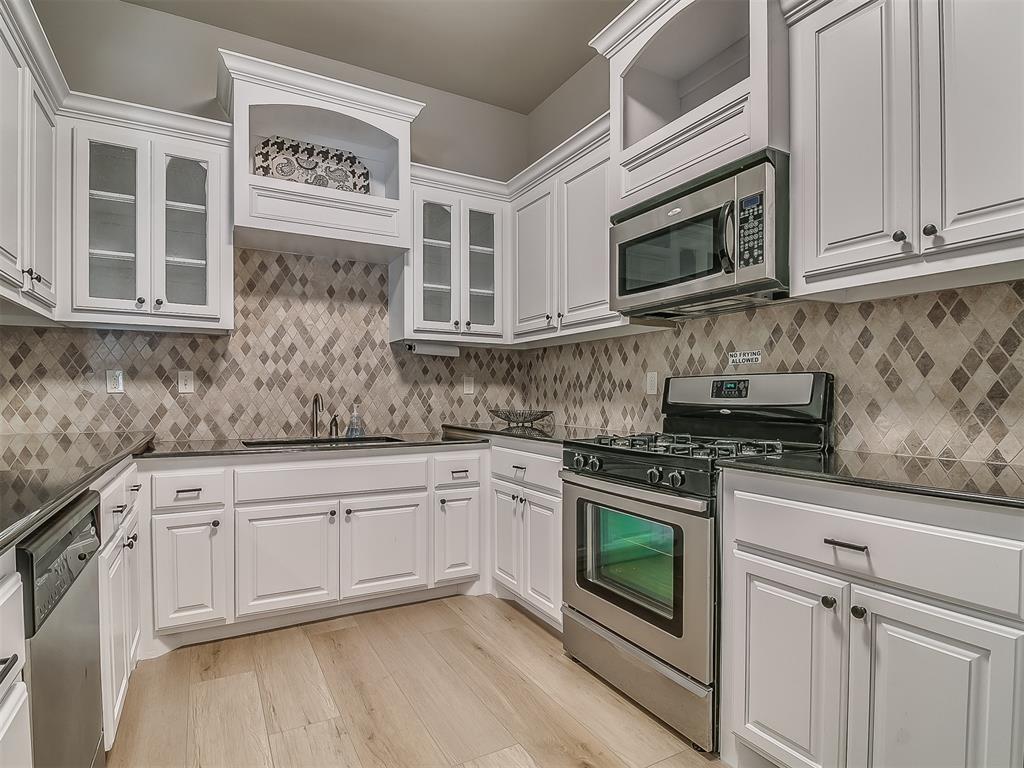 3233 Silvercliffe Court