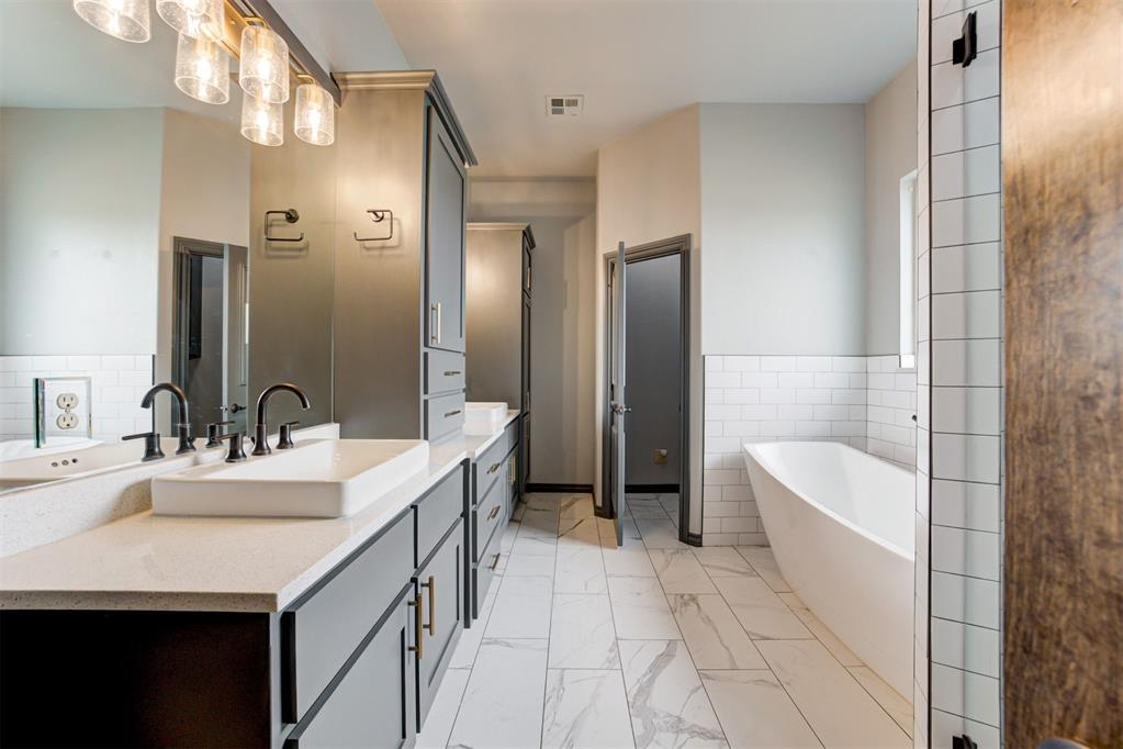 10201 Ashewood Drive