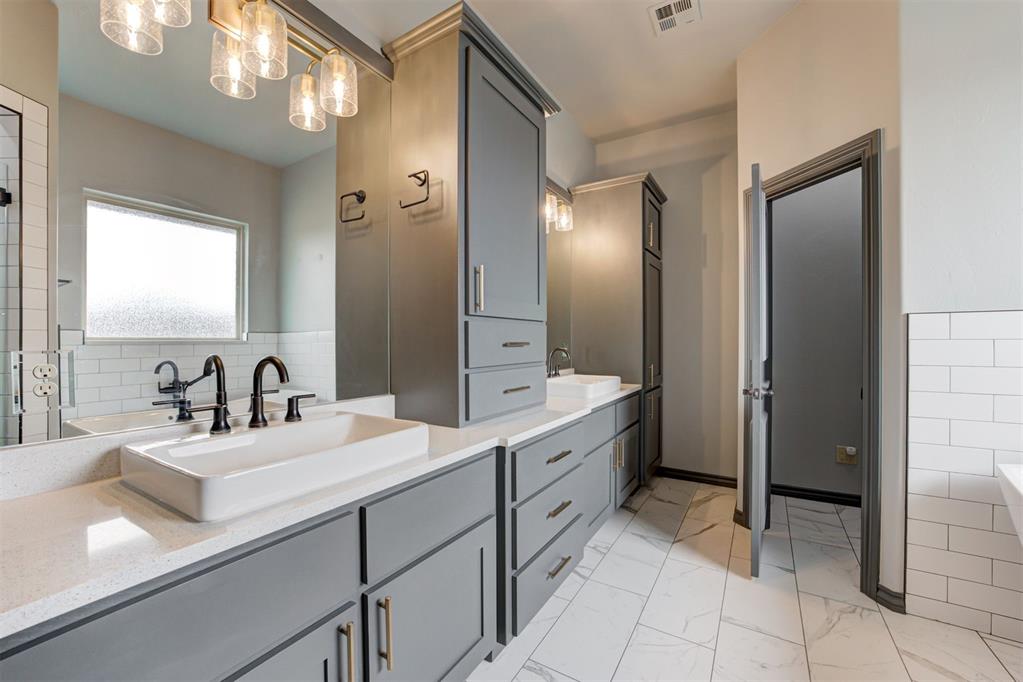 10201 Ashewood Drive