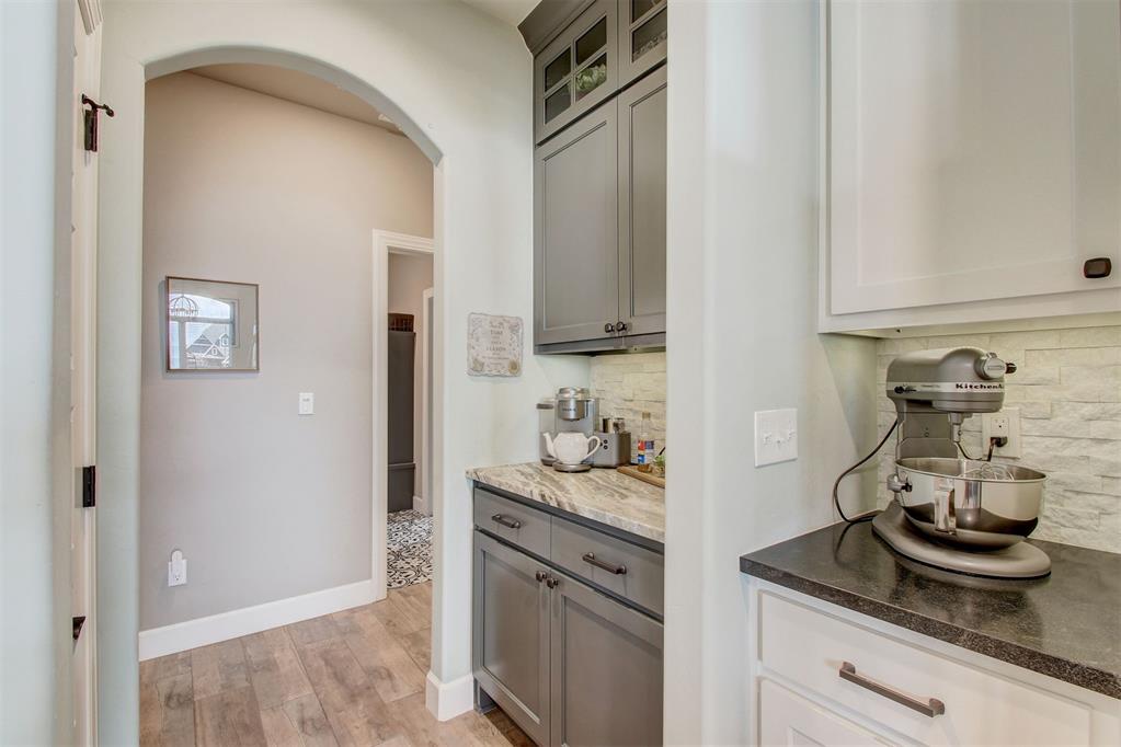 3025 Birchwood Circle