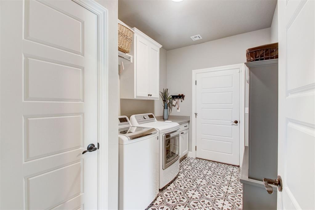 3025 Birchwood Circle