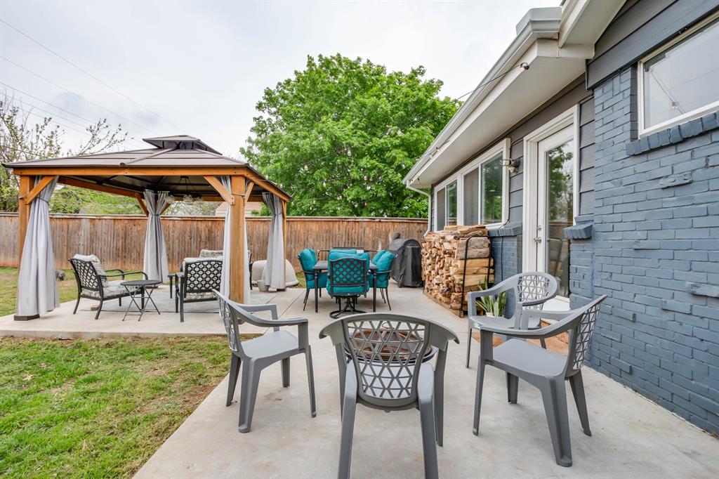 2736 Pembroke Terrace