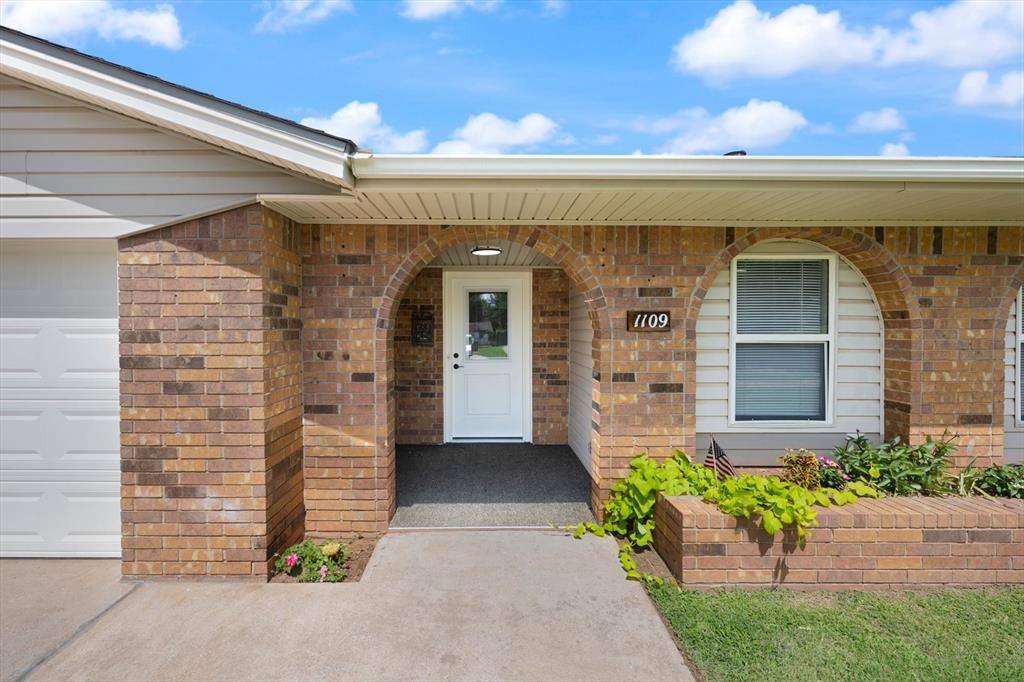 1109 N Rosebrier Drive