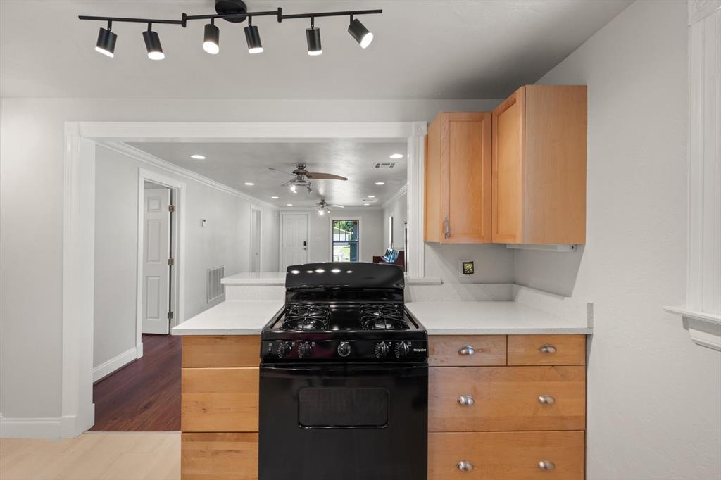 1712 W Mansur Avenue