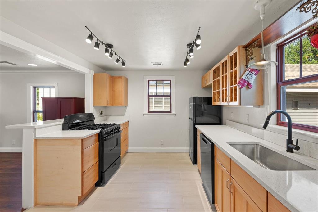 1712 W Mansur Avenue