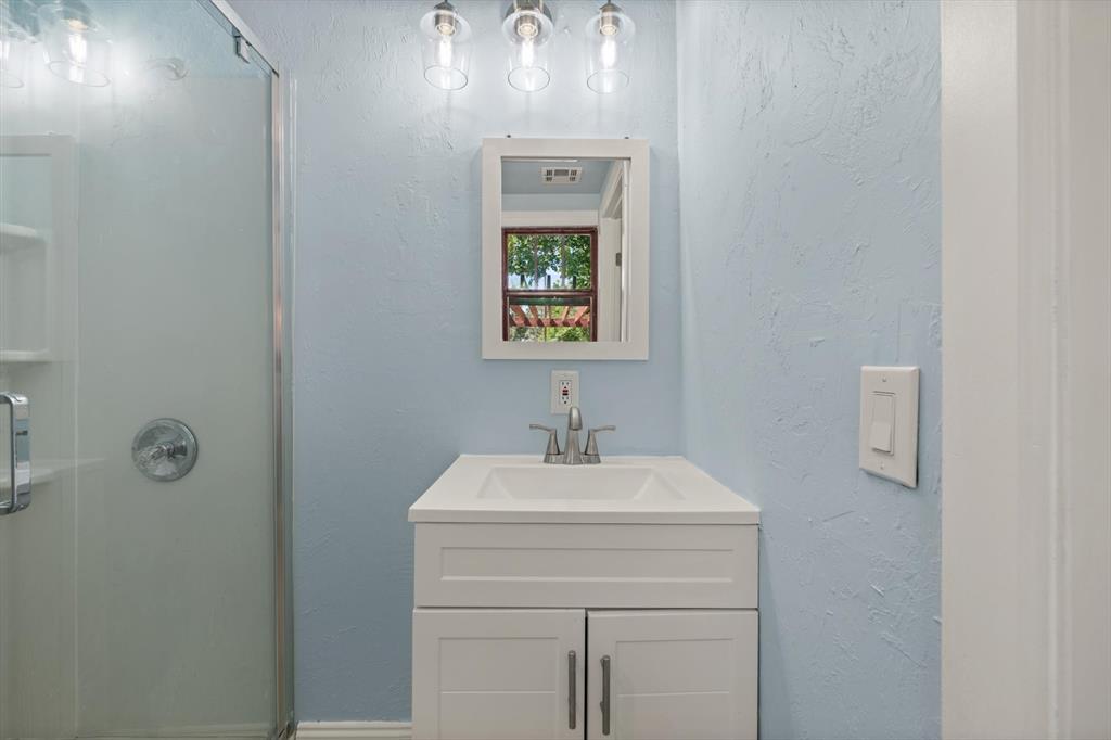 1712 W Mansur Avenue