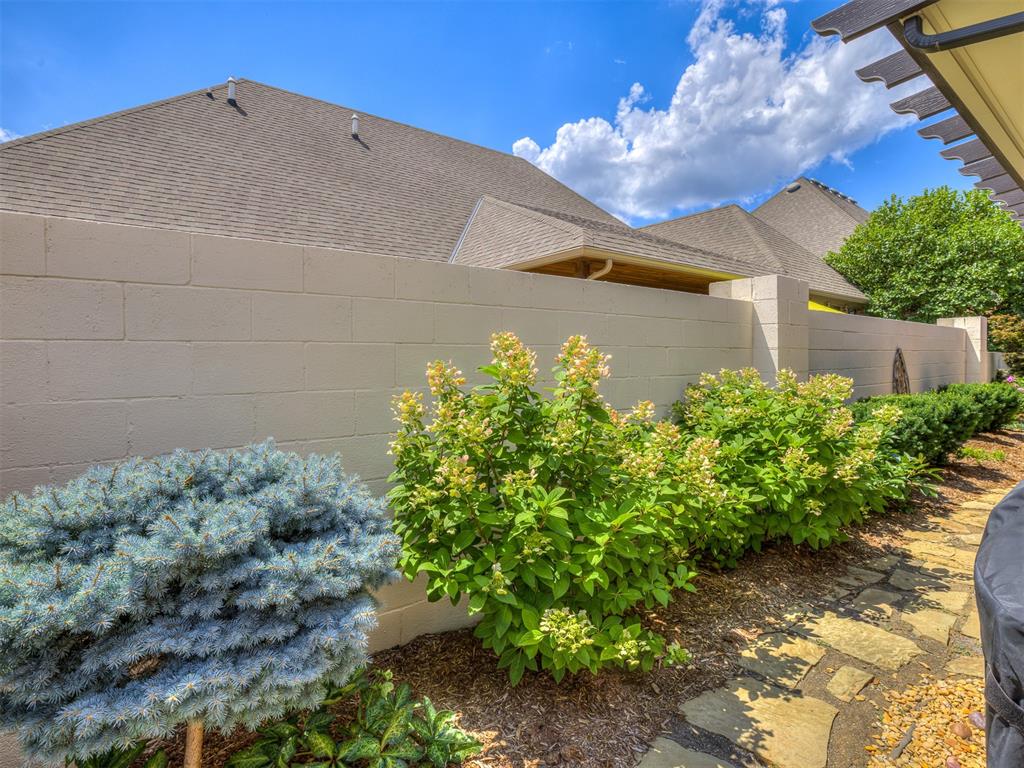 1049 Villas Creek Drive