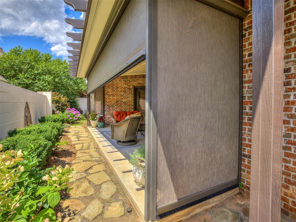 1049 Villas Creek Drive