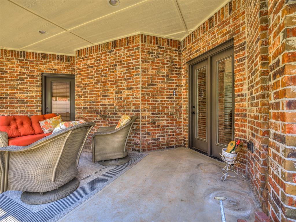 1049 Villas Creek Drive