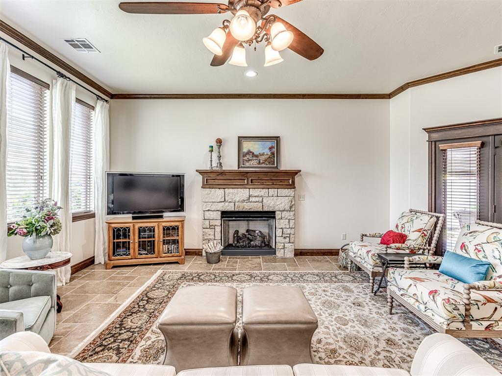 1049 Villas Creek Drive