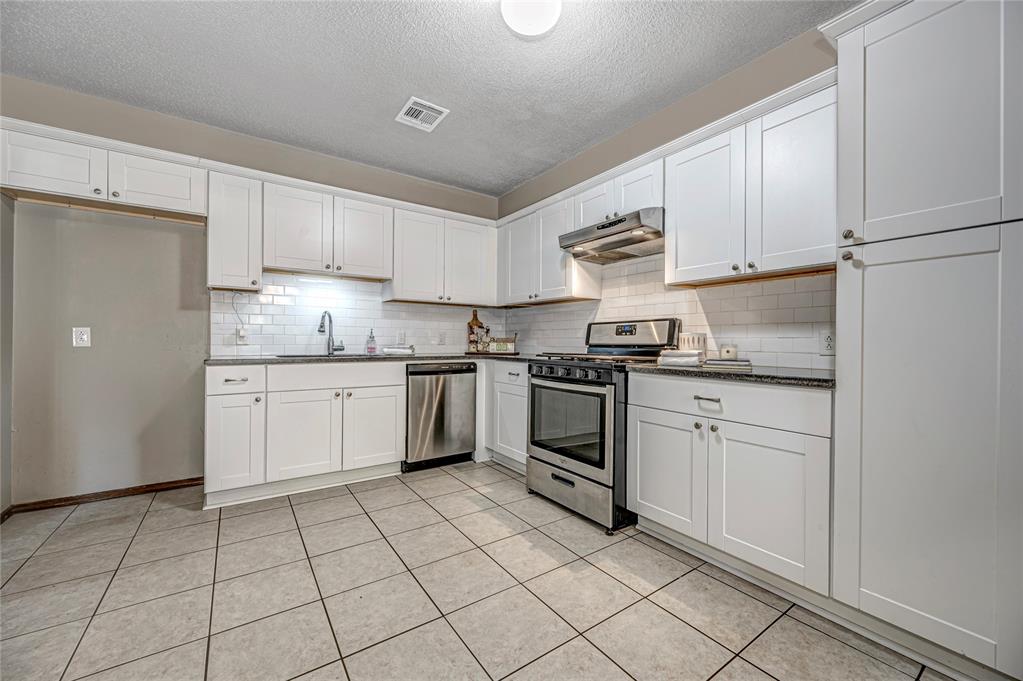 913 Farra Drive