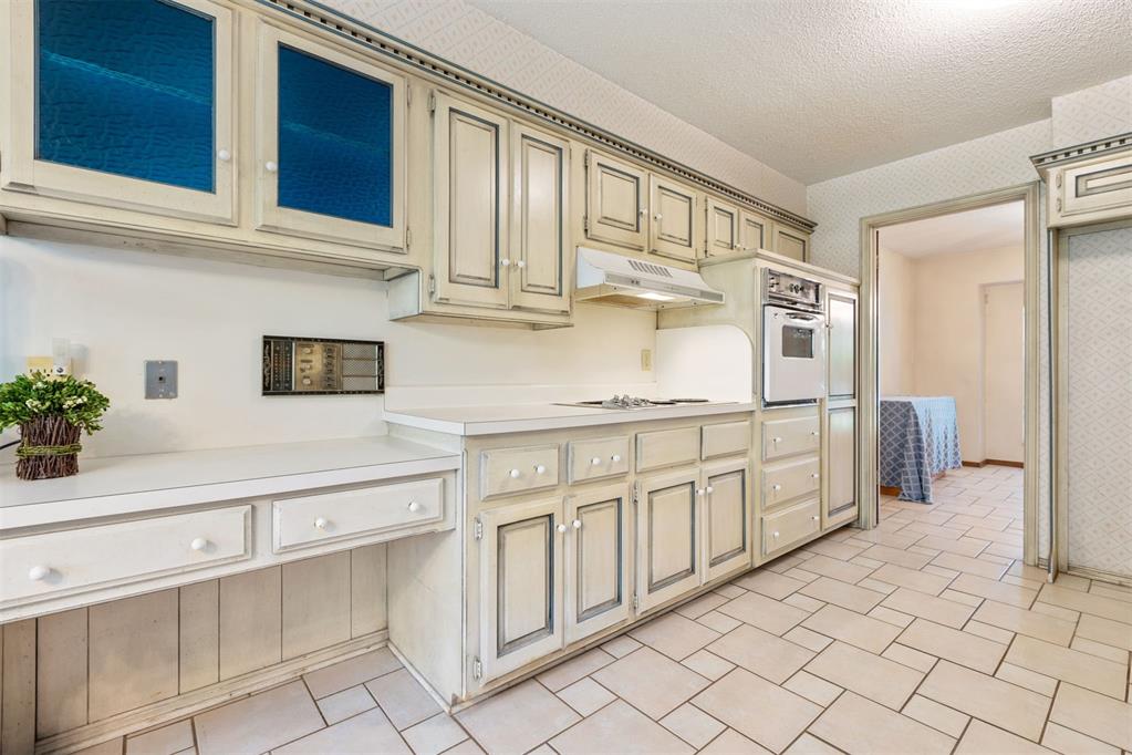 2700 Old Farm Lane
