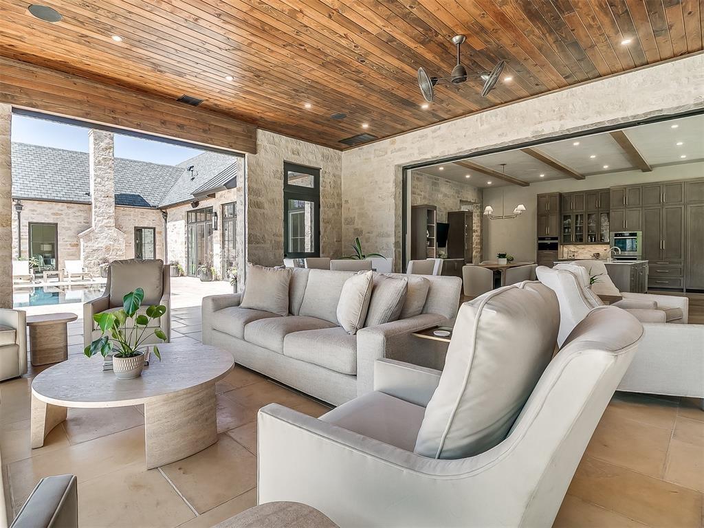 2909 Spring Crest Circle