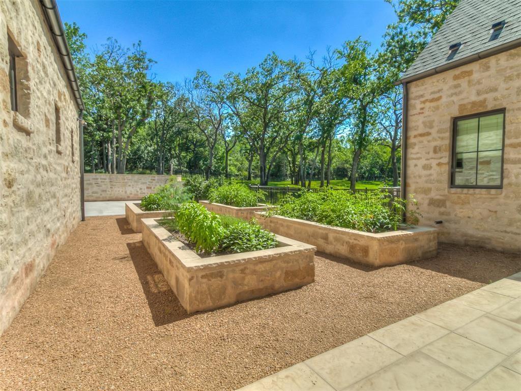 2909 Spring Crest Circle