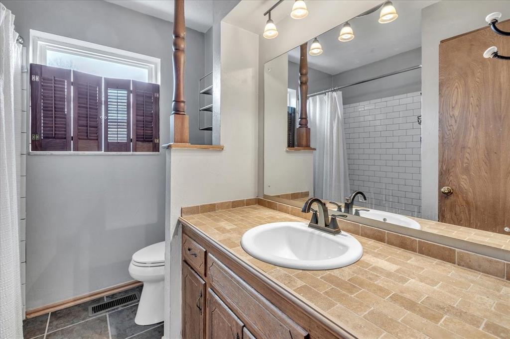 816 E Lamplighter Court