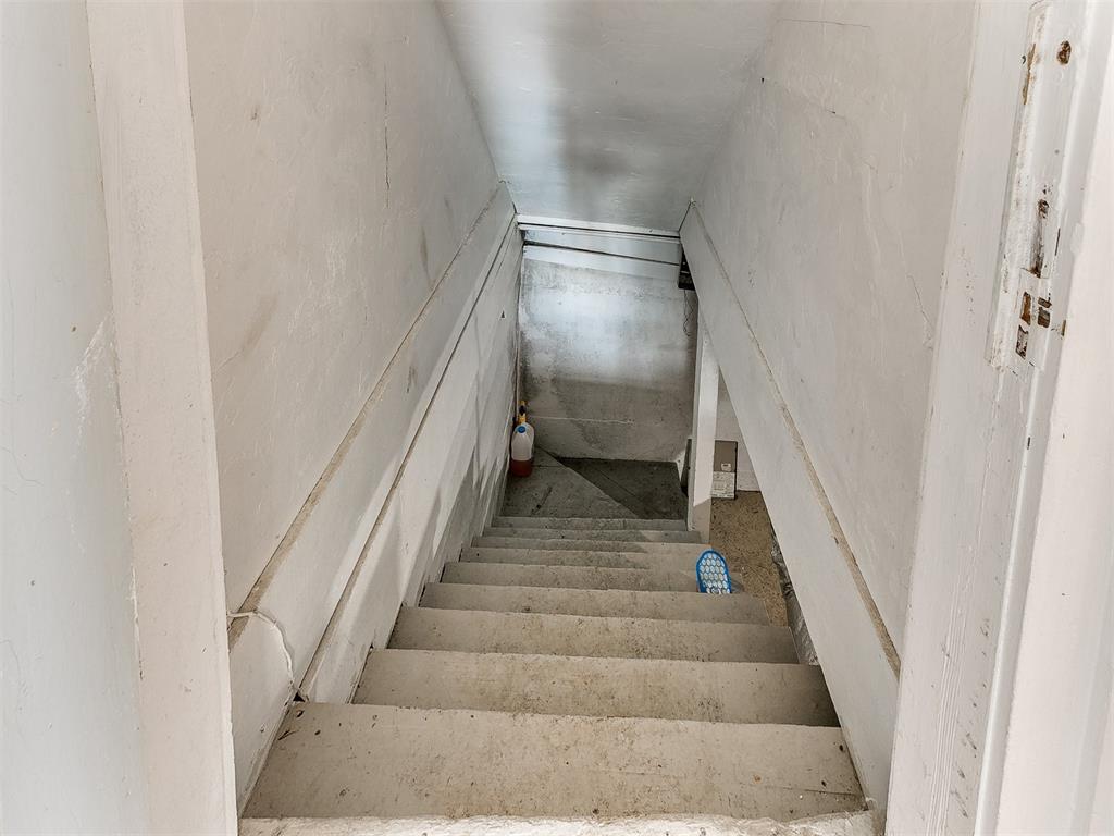 2124 N Gatewood Avenue