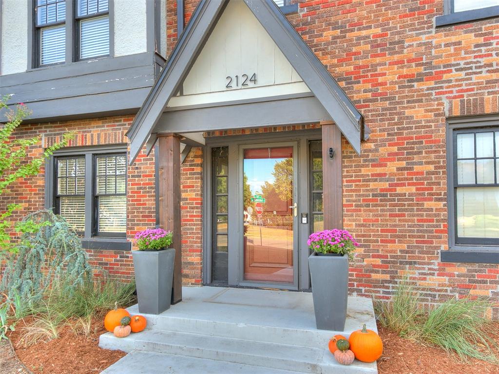 2124 N Gatewood Avenue