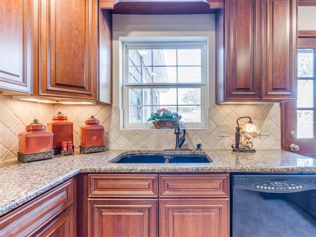 3204 N Nesbitt Avenue