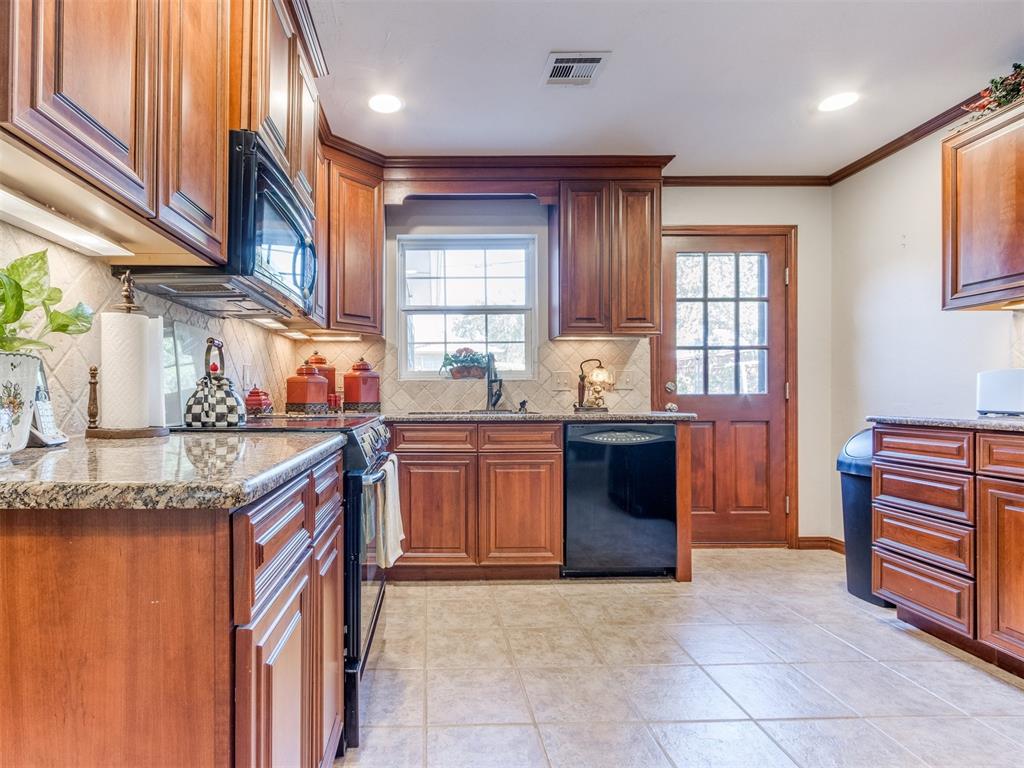 3204 N Nesbitt Avenue