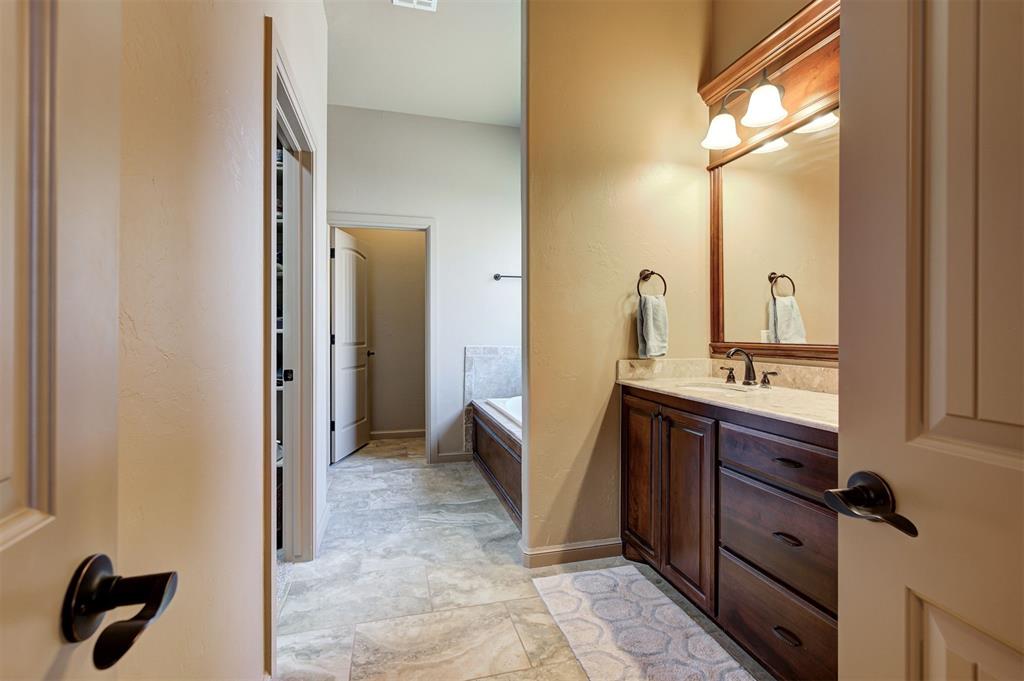 7045 N Cherokee XING