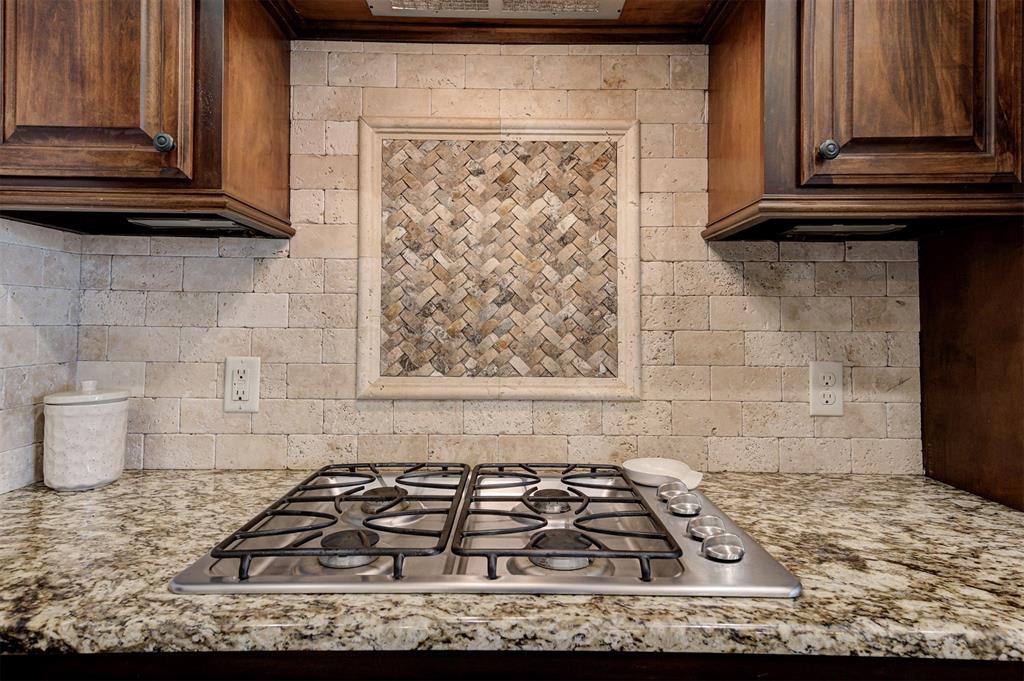 7045 N Cherokee XING