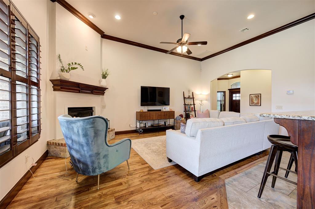 7045 N Cherokee XING