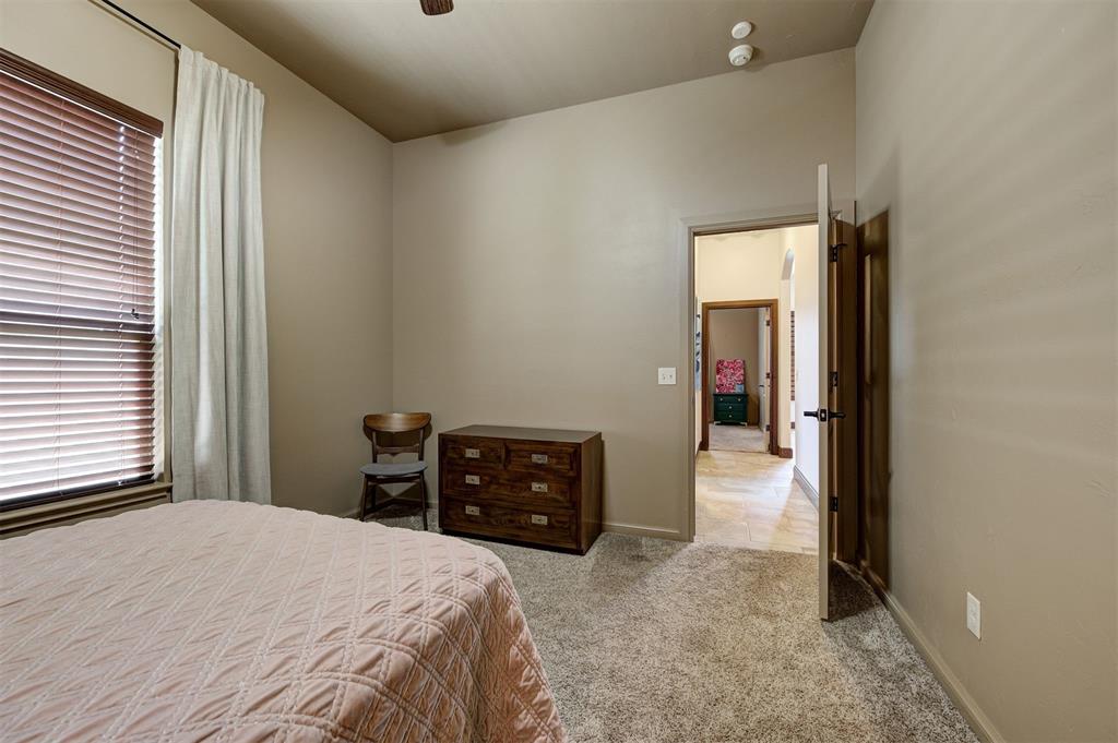 7045 N Cherokee XING