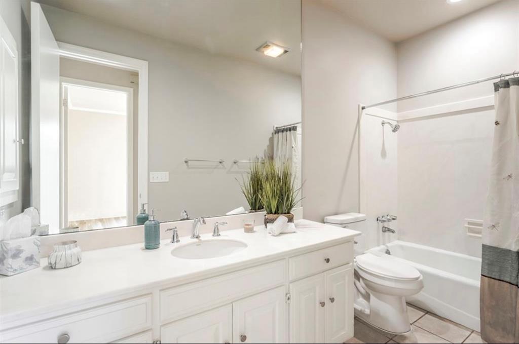 2100 Cobblestone Court Unit: 103