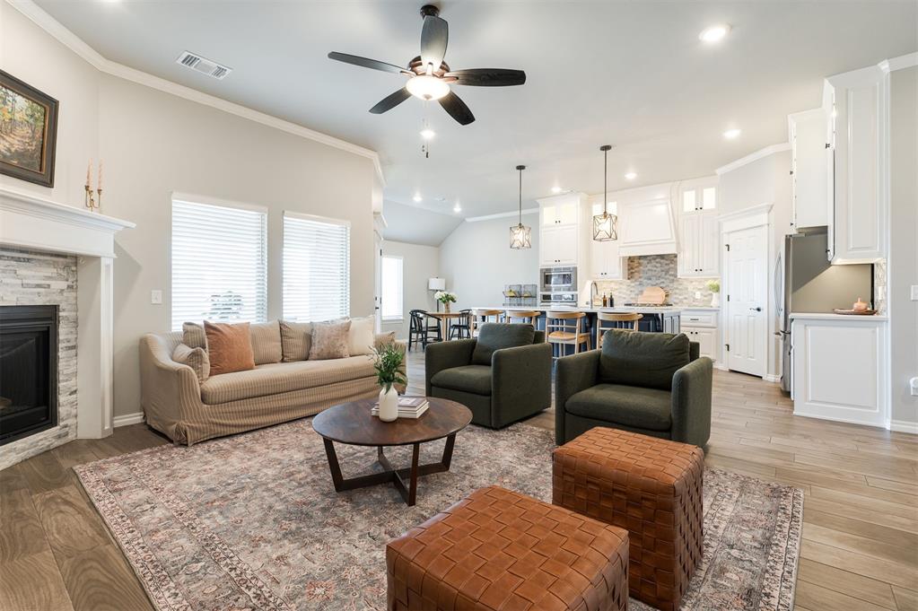 2925 Clover Field Drive