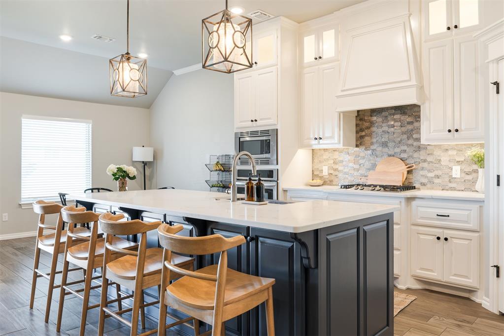 2925 Clover Field Drive