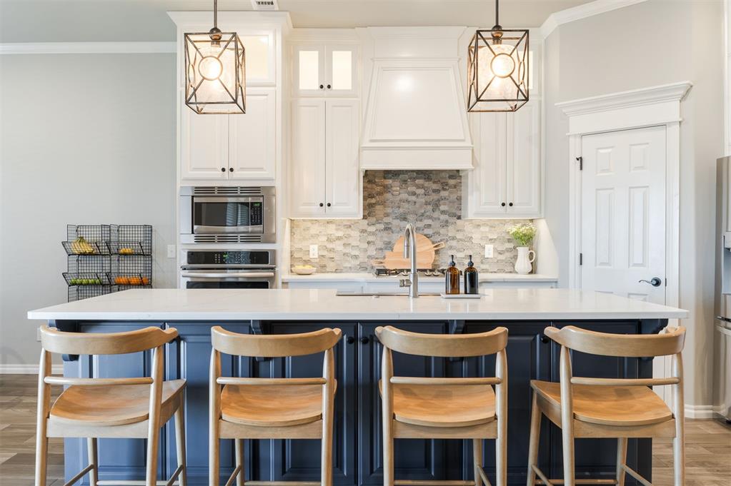 2925 Clover Field Drive